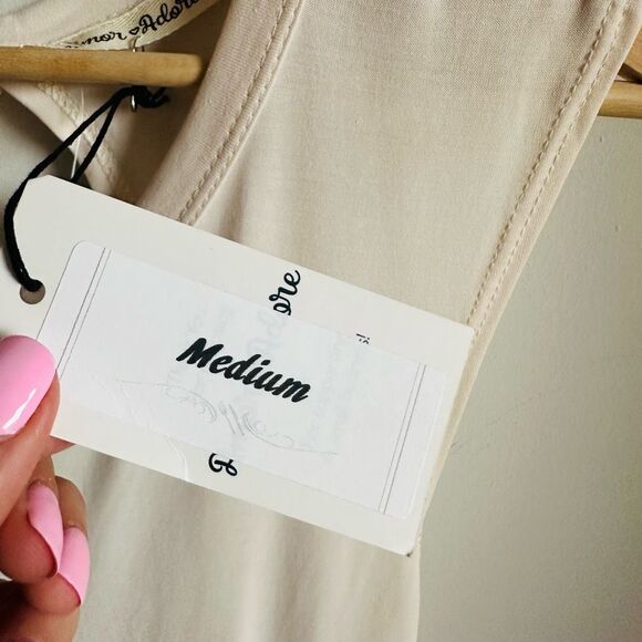 NWT Amor Adore Ivory Sleeveless Cutout Back Tank Top – Medium – Made in USA - Picture 5 of 9